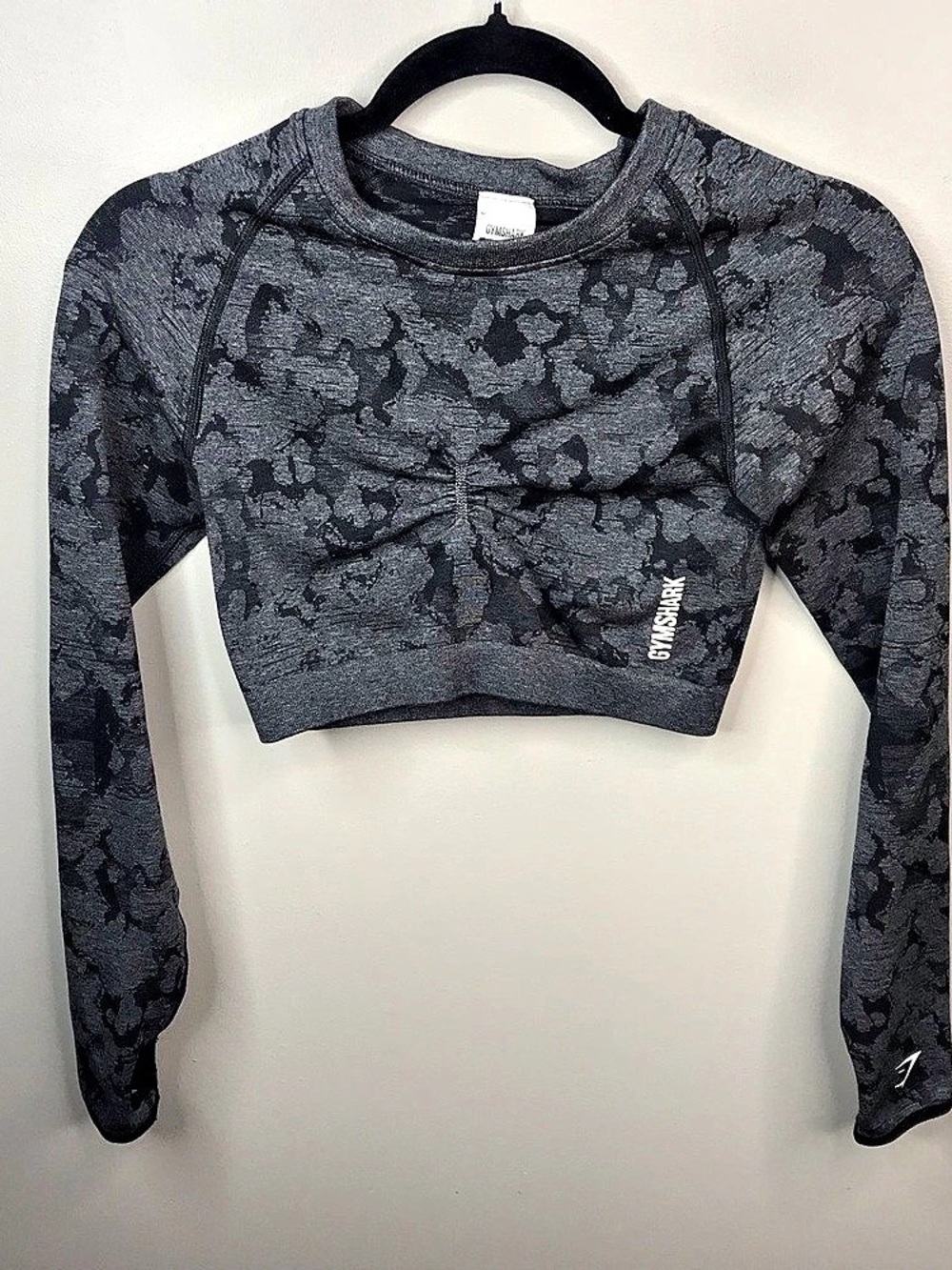 GYMSHARK Adapt Camo Seamless Long Sleeve Crop Top Gray & Black ask Medium